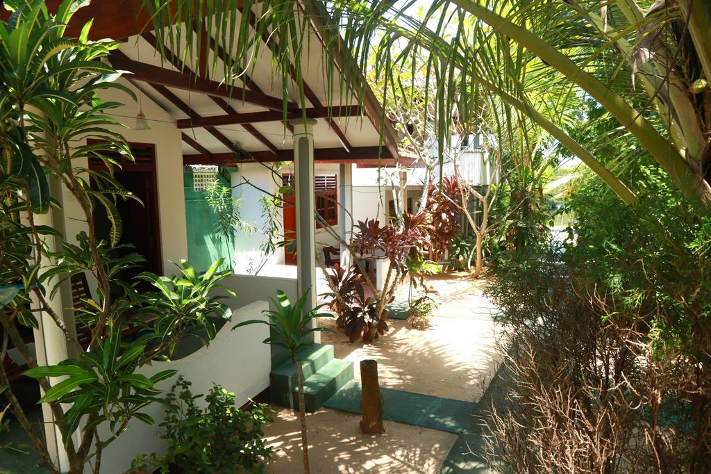 Panorama Rock Cafe Bed & Breakfast Tangalle Exterior photo